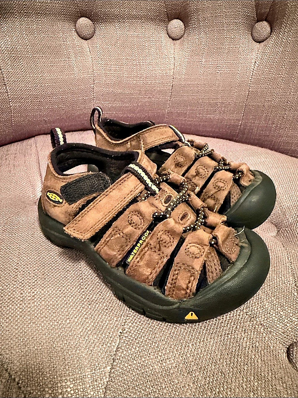 KEEN Kids Size 9 Brown Leather Waterproof Closed Toe Sandals